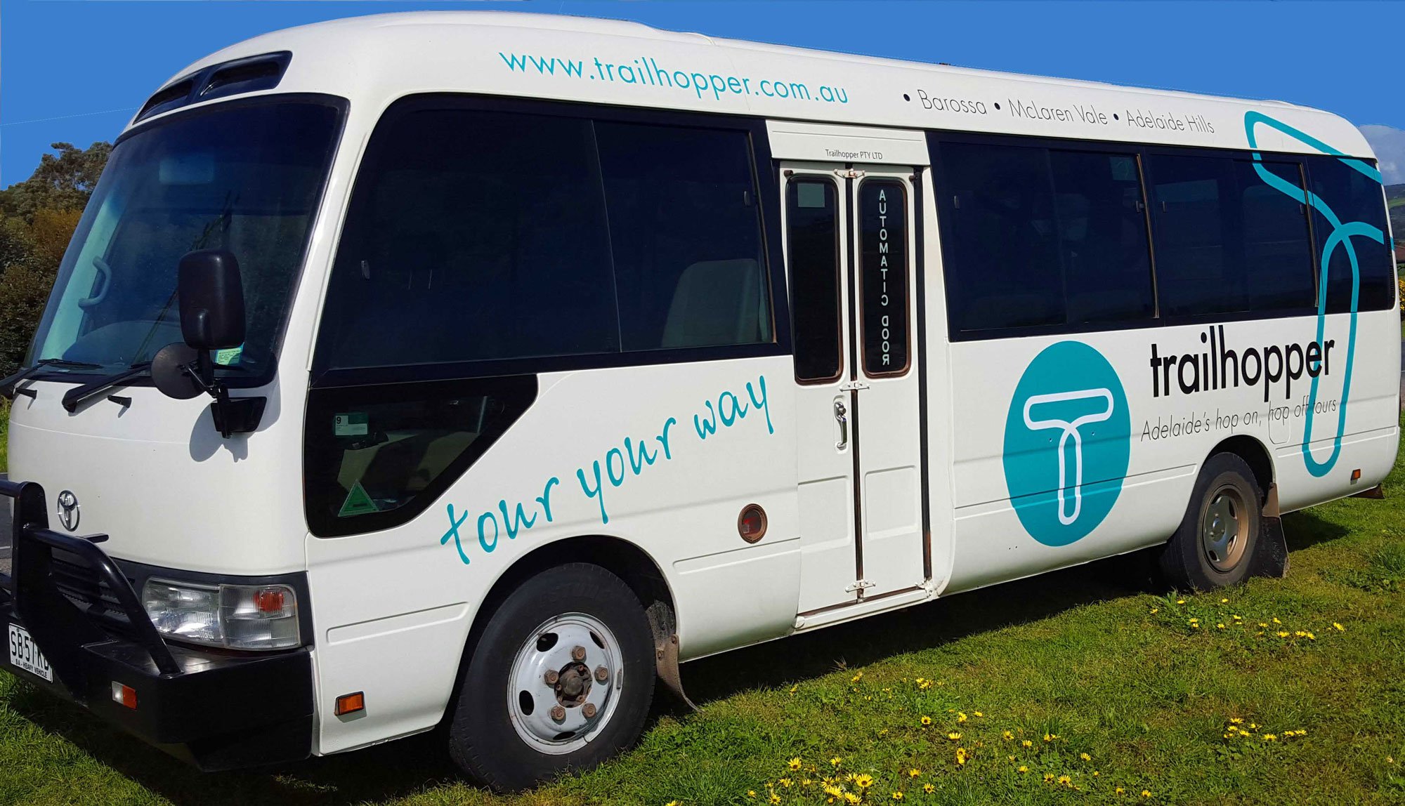 trailhopper travel bus